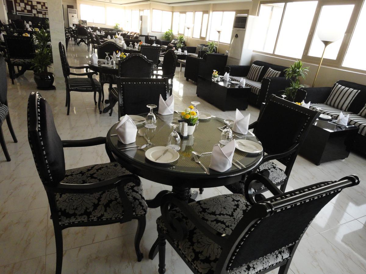 Al Andalus Plaza Hotel Manáma Kültér fotó